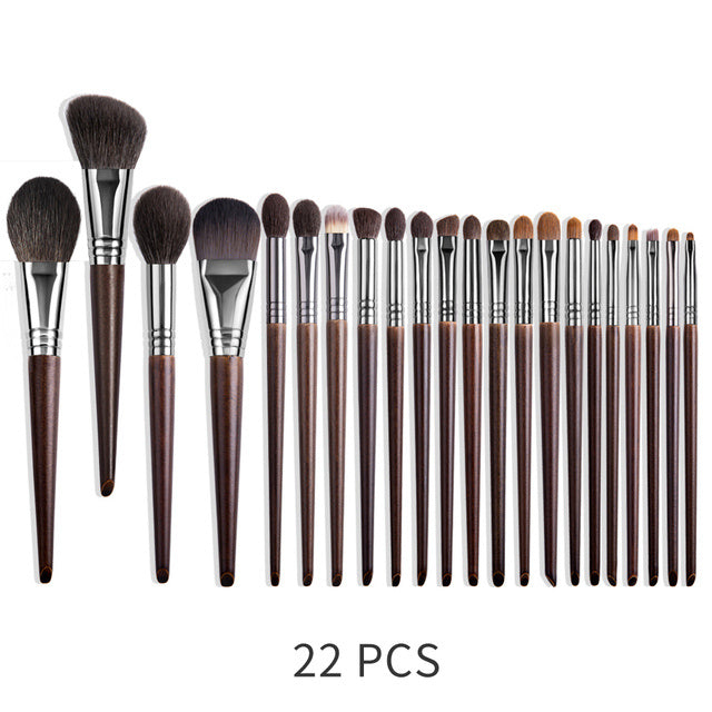 ProNaturé™ 18-Piece Natural Goat Hair Makeup Brush Set with Travel Case