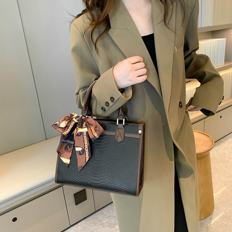 Luxury Chain Shoulder Tote – Designer-Inspired Large Capacity Handbag for Women